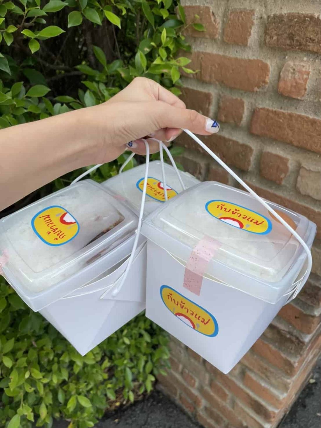 ฉลากกันน้ำติดขวดเครื่องดื่ม งานพิมพ์จริงของ StickerToYou